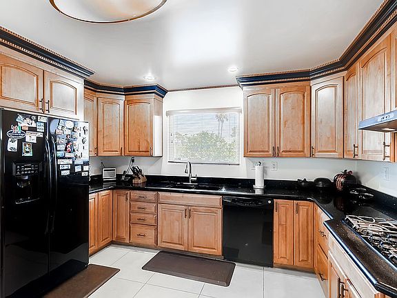 3rd image of 1479 Commanche Dr