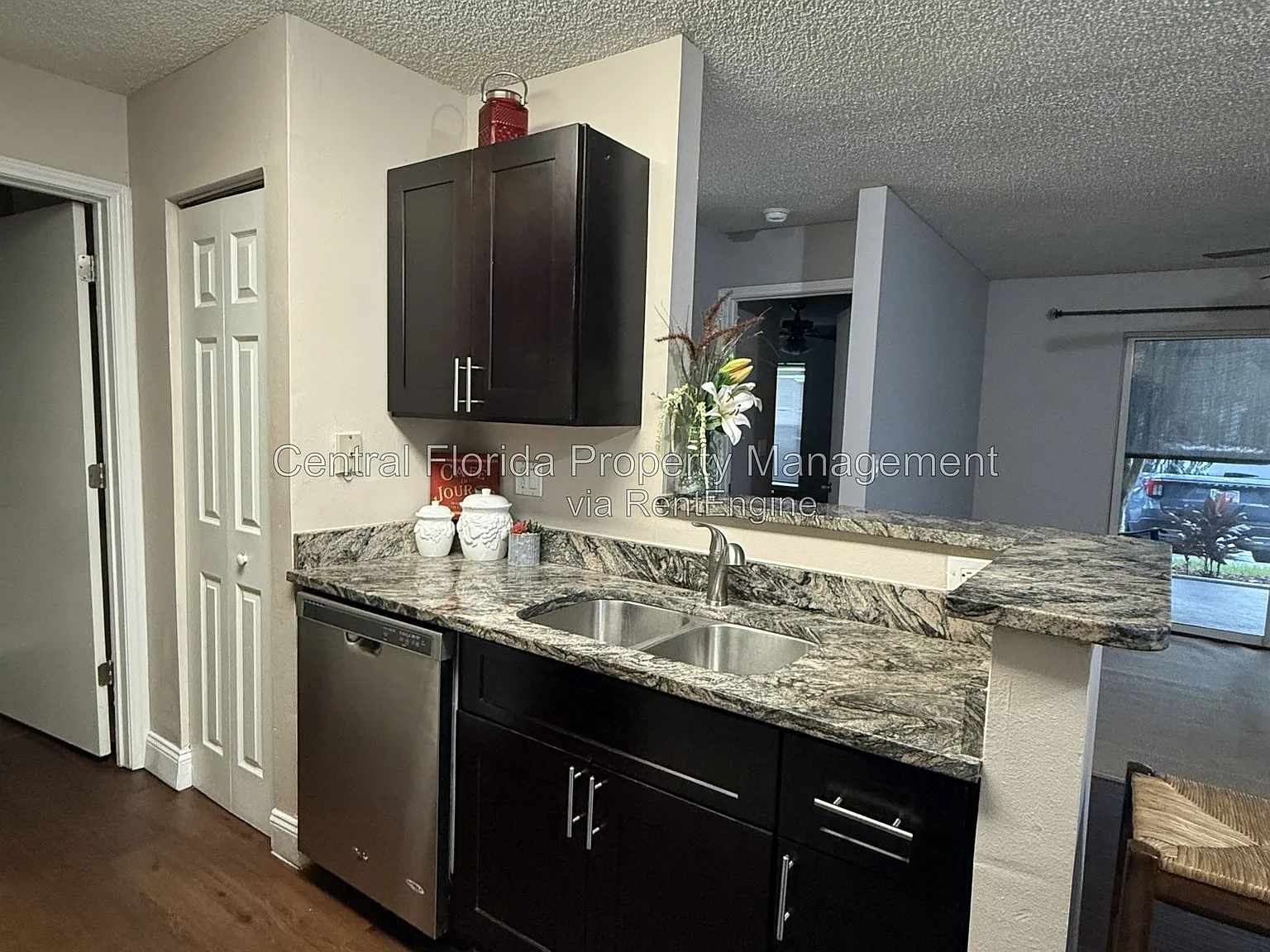 2 bed, 2.0 bath, 899 sqft, $1,695 — Photo 4
