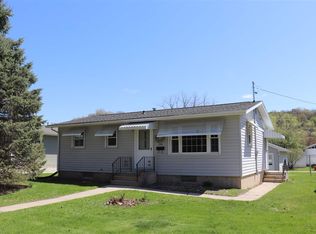 308 5th St, Decorah, IA 52101