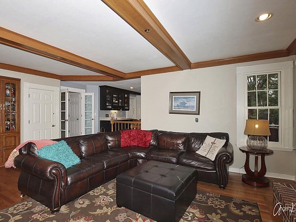 3rd image of 5266 Brentwood Cir