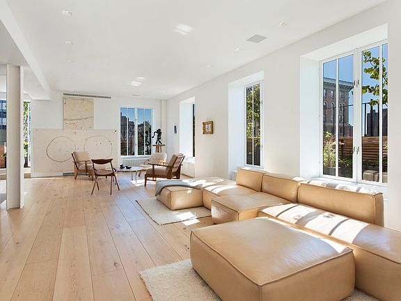 2nd image of 898 Park Ave