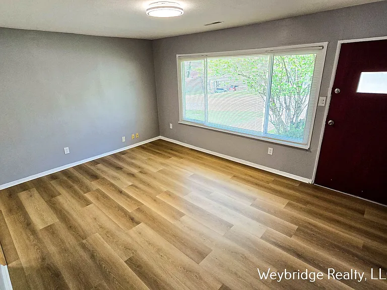 4652 Ashtree Dr — Photo 3