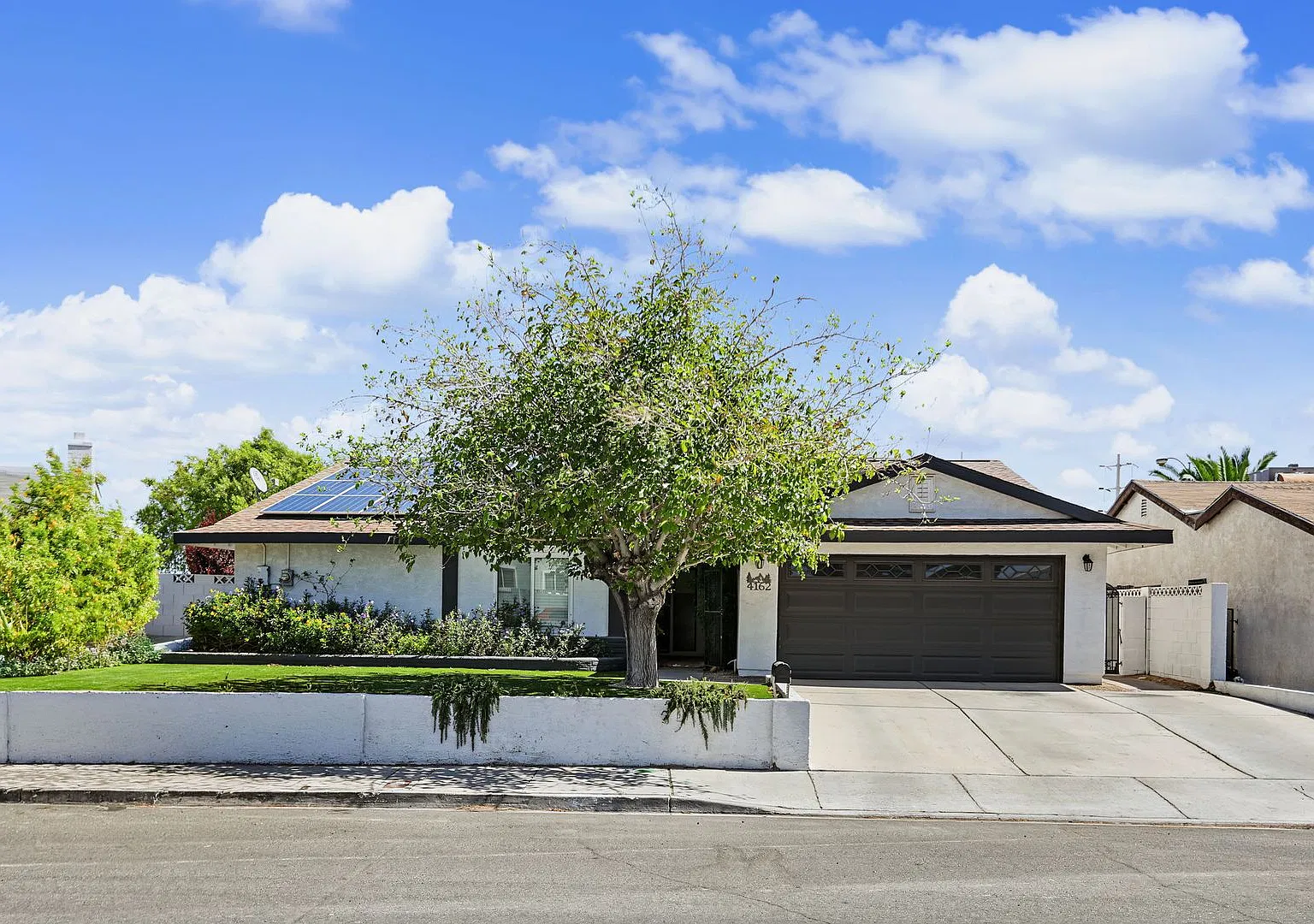 Beautiful Single Story Home with a Pool & Spa! No HOA! — Photo 1