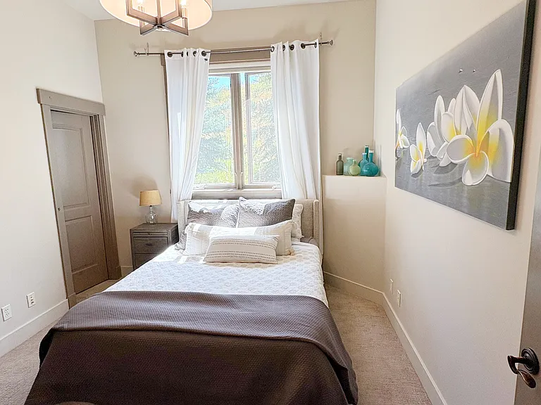 2060 Paddington Dr — Photo 22