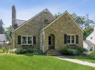 320 N Commonwealth Ave, Elgin, IL 60123