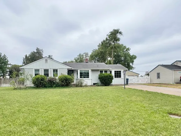 63 Circle Dr, Hutchinson, KS 67502