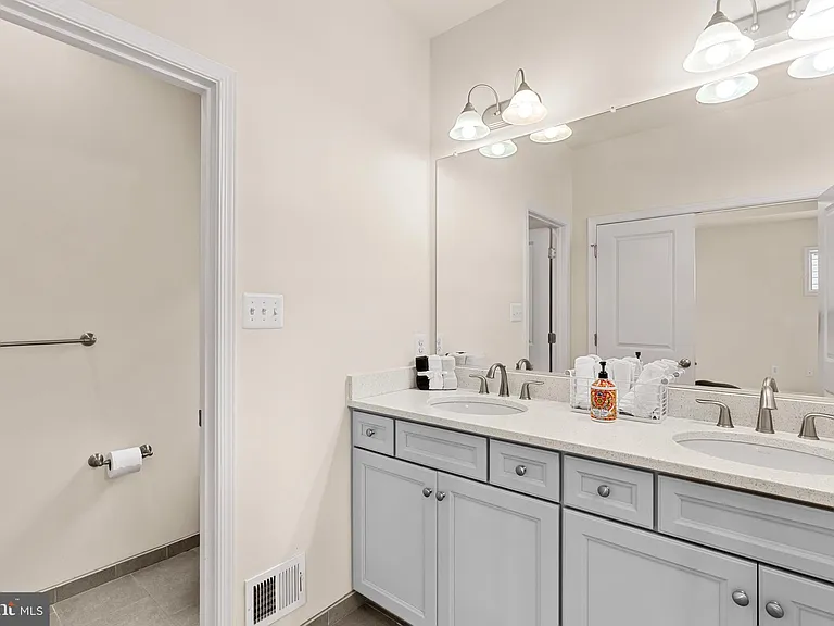 22237 Fulmer Ave — Photo 13