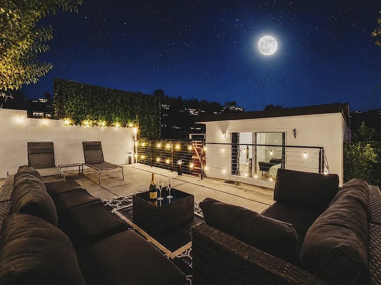 2822 Oak Point Dr — Photo 1
