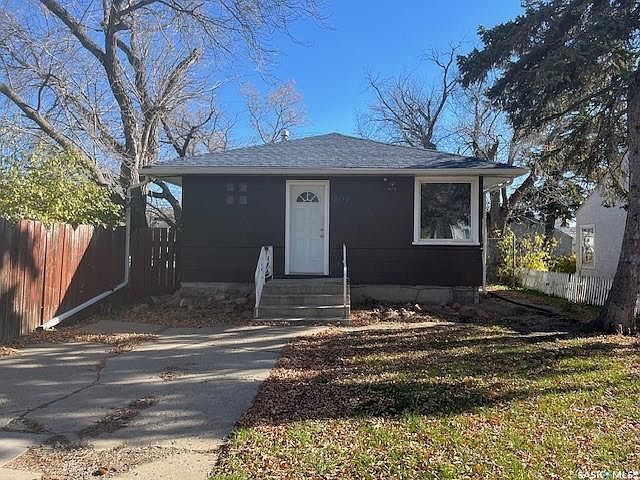 1st image of 1609 Garnet St