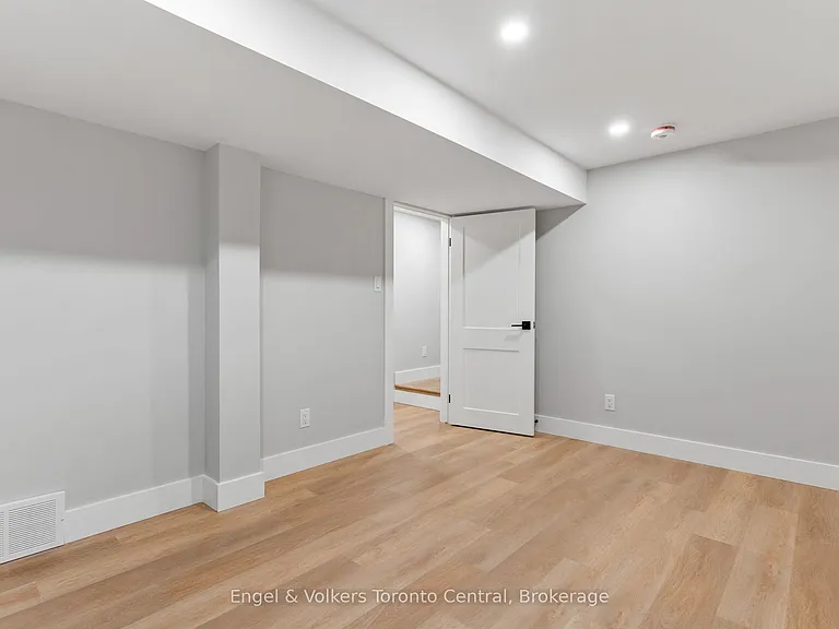 57 Crawford St — Photo 36