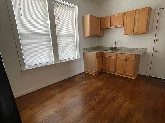 3rd image of 1217 N Washtenaw Ave #2