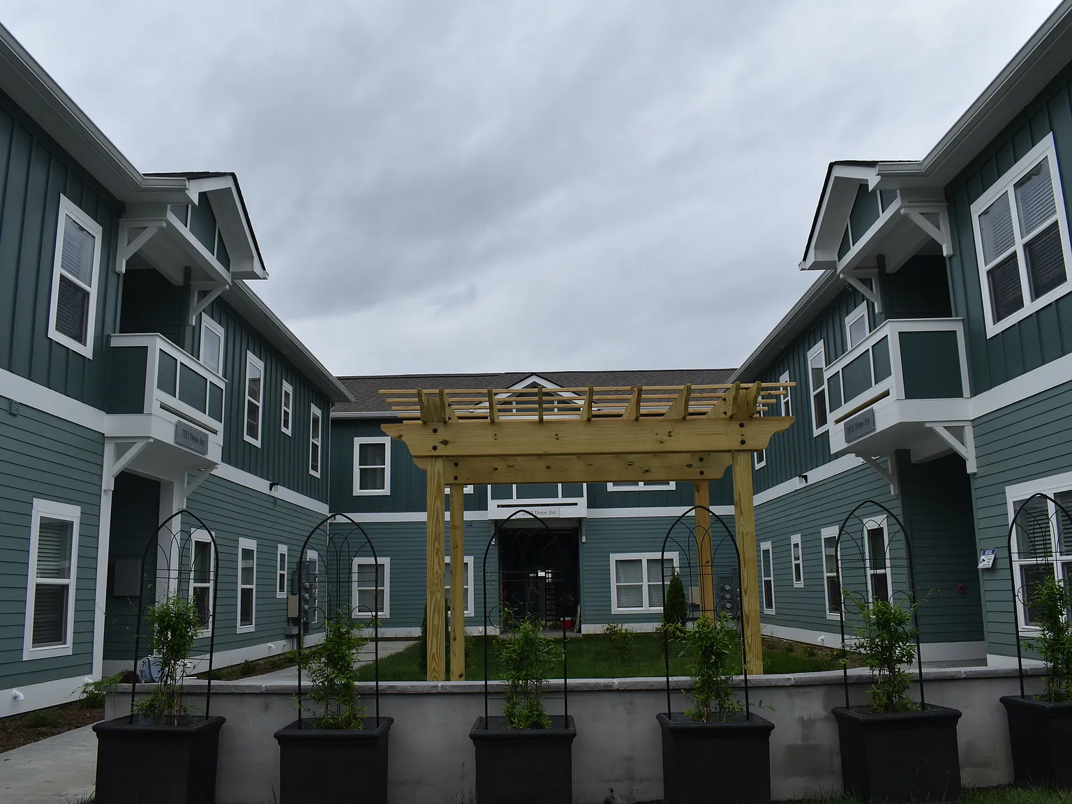 Union Avenue Court Apartments — Photo 1