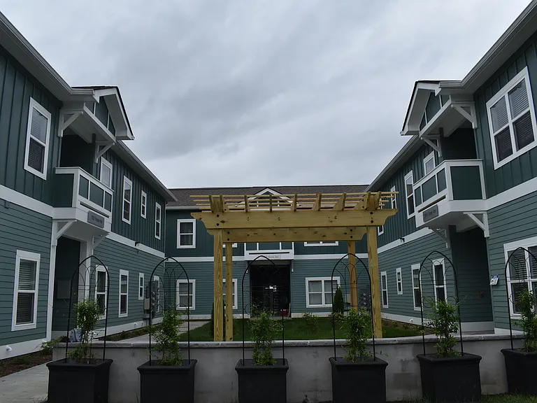 Union Avenue Court Apartments — Photo 1