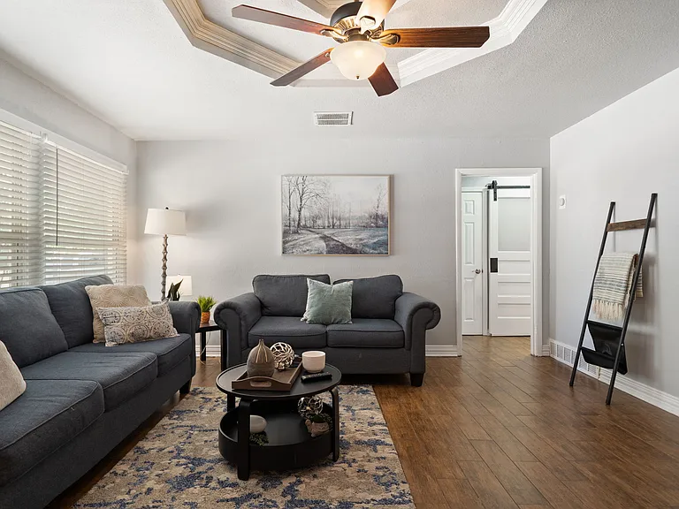 6418 Onyx Dr N — Photo 17
