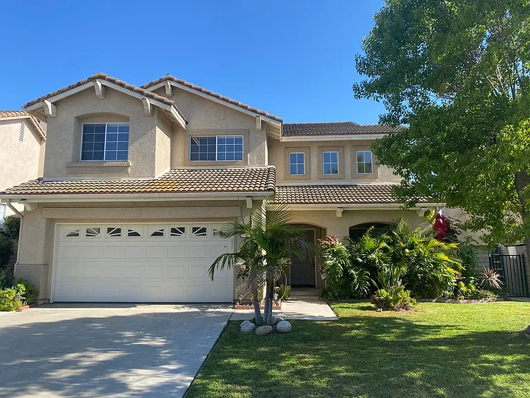1916 Sienna Ln — Photo 2