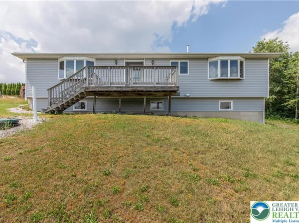 379 Golf Rd W, Tamaqua, PA 18252