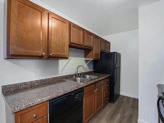 Interior: Kitchen