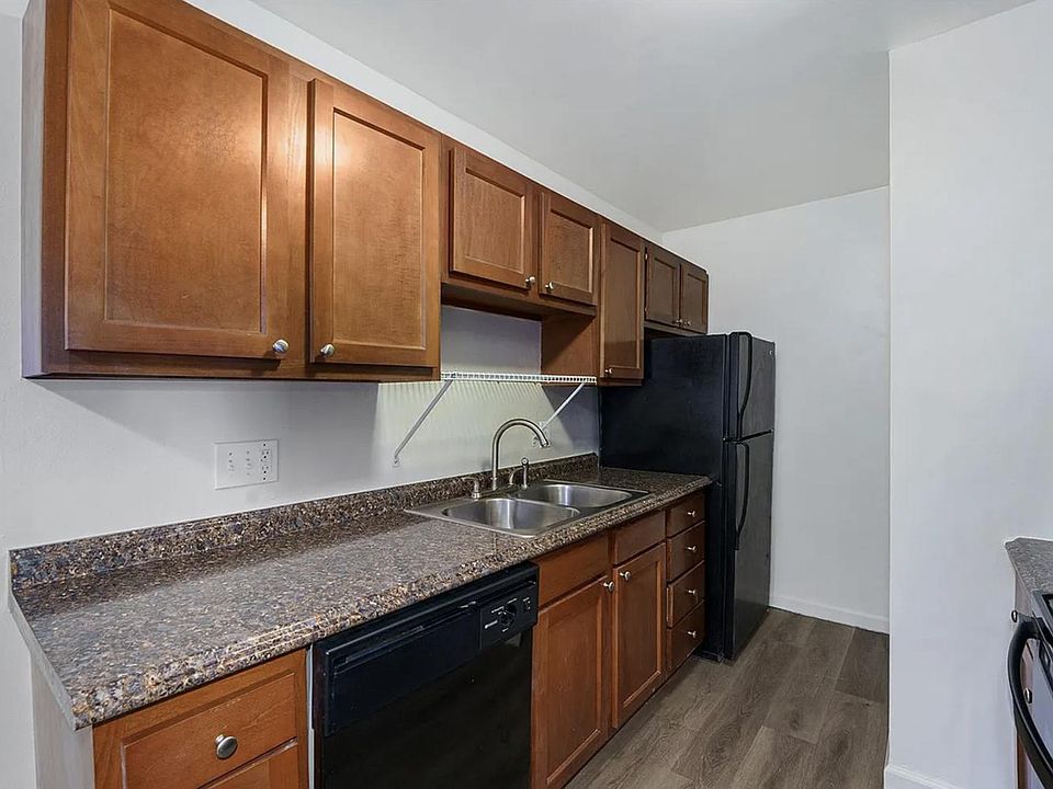 Interior: Kitchen