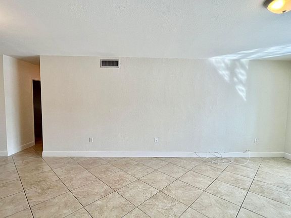 2200 Diana Dr APT 402, Hallandale, FL 33009 | Zillow