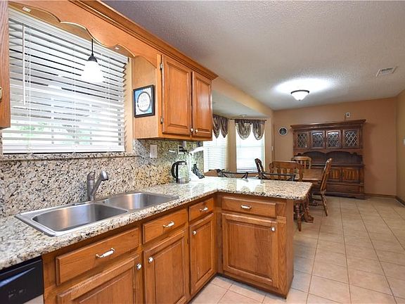 2nd image of 65049 Honeysuckle Ln