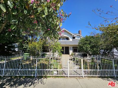201 W 46th St, Los Angeles, CA, 90037