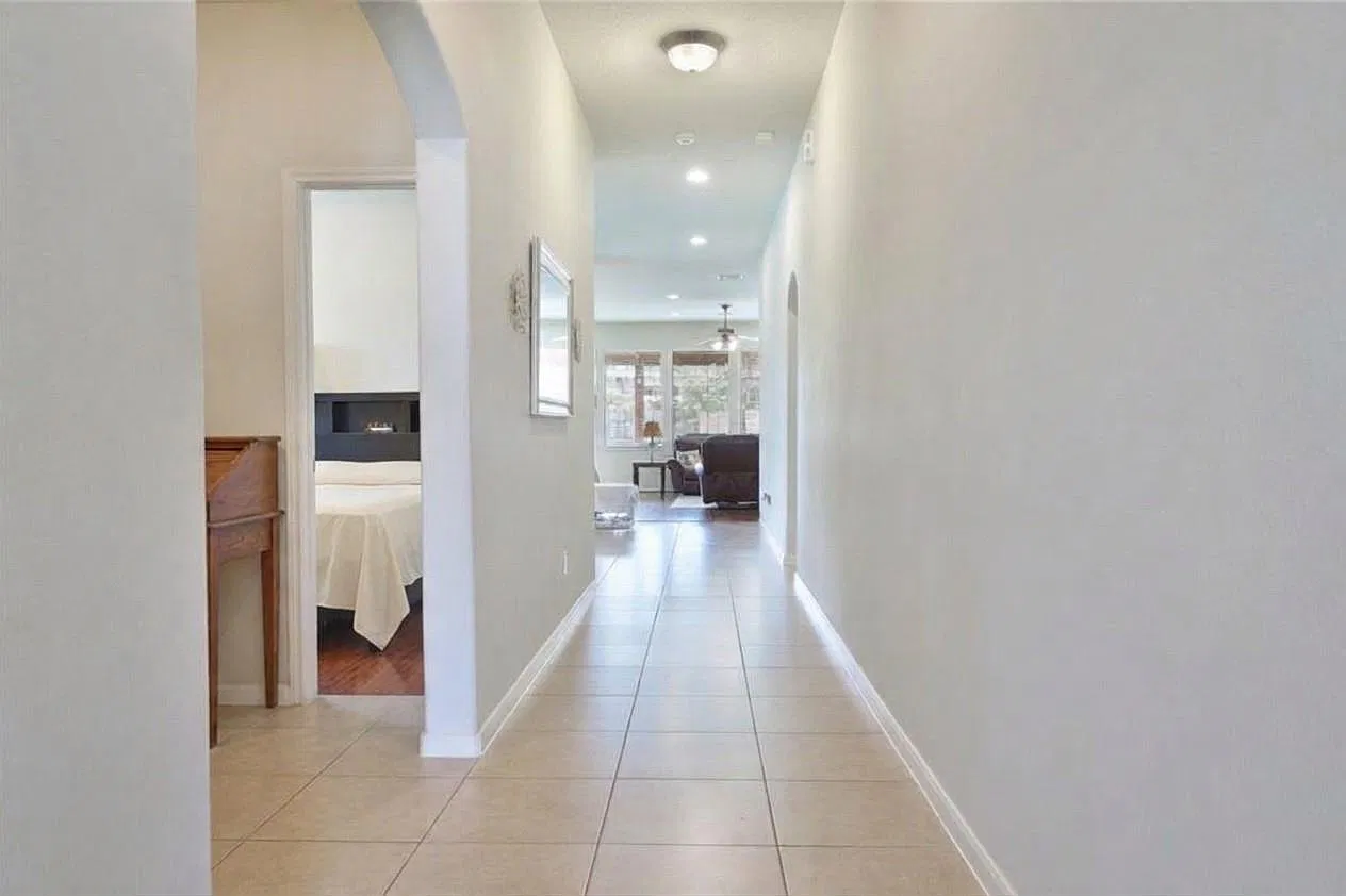 3 bed, 2.5 bath, 2176 sqft, $2,250 — Photo 2