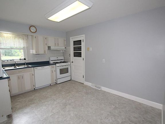 3rd image of 141 S Avon Ave