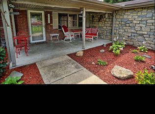 3911 Kenny Ln, Springboro, OH 45066