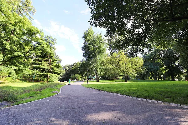 Rented by Uptown Flats LLC | media 40