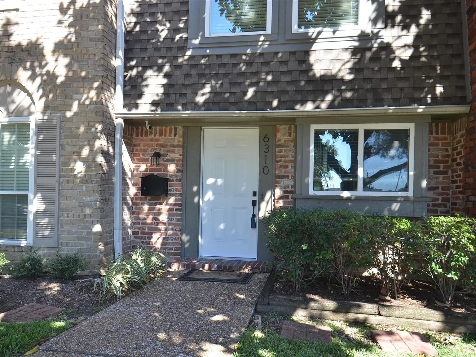 2 bed, 1.5 bath, 1056 sqft, $1,750 — Photo 3