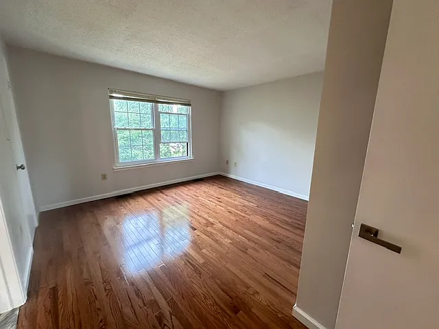 543 Manchester Ct — Photo 9