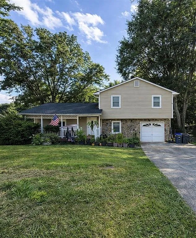 3 bed, 2.0 bath, 1464 sqft, $2,050 — Photo 1
