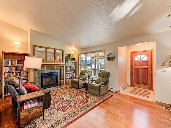 4th image of 1370 Ranchview Rd