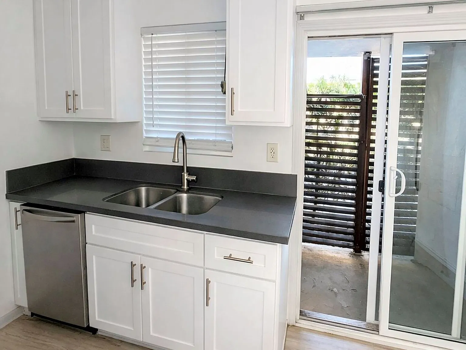 360 Lime Ave — Photo 4