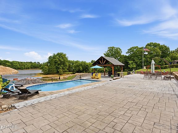 44th image of 401 Gholdston Dr