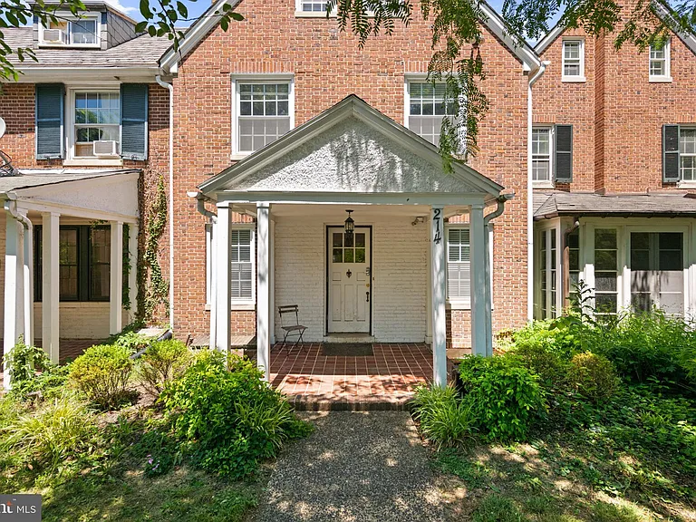 214 E University Pkwy — Photo 64