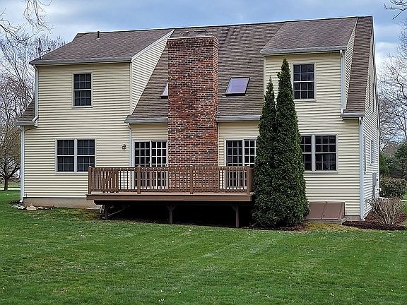5th image of 10 Olivia Ln
