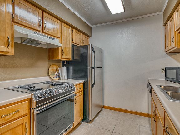 3rd image of 187 Clubhouse Drive Apt 22
