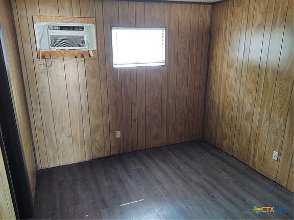 3rd image of 200-220 Quail Run Rd