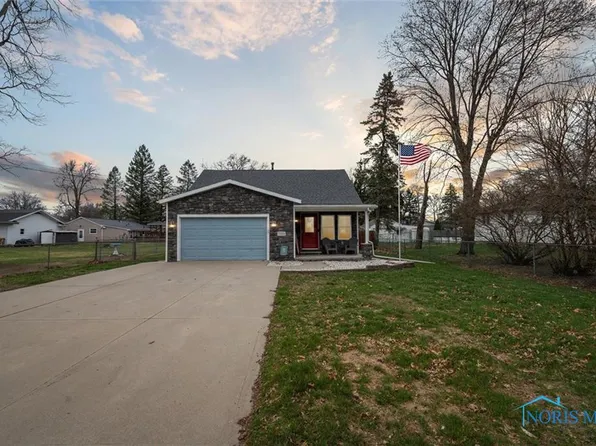 7044 Springfield Dr, Holland, OH 43528