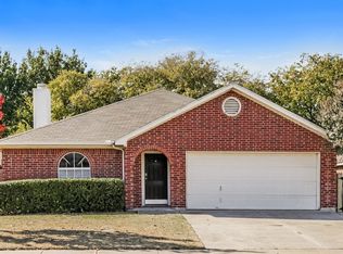 617 Sawyer Dr, Saginaw, TX 76179