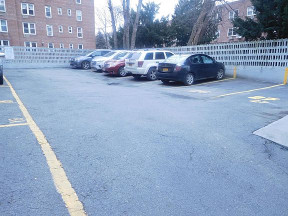 5th image of 37-15 Parsons Blvd #3