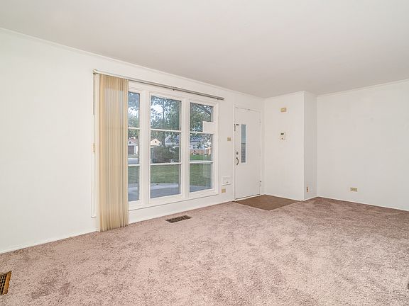 4th image of 1 Marquette Pl