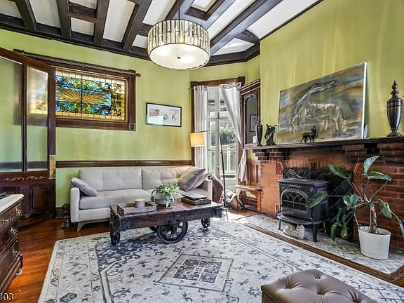 2nd image of 48 Kent Place Blvd