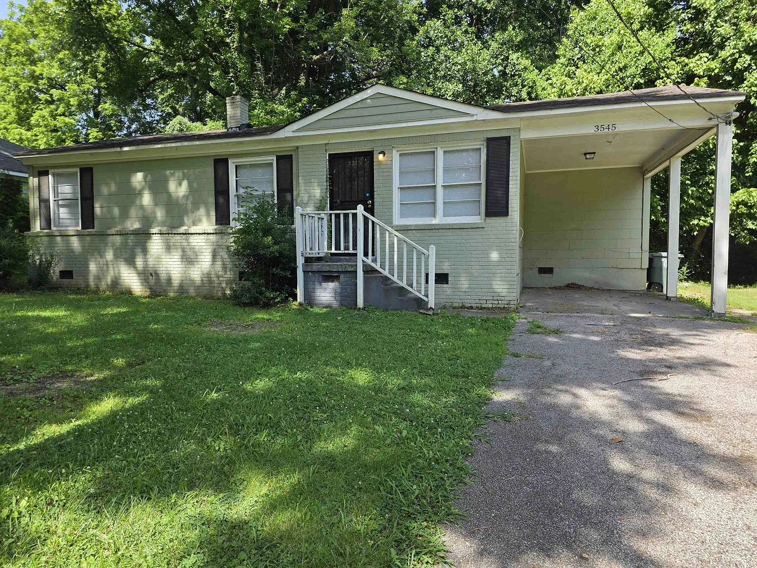 3 bed, 1.0 bath, 984 sqft, $1,050 — Photo 1