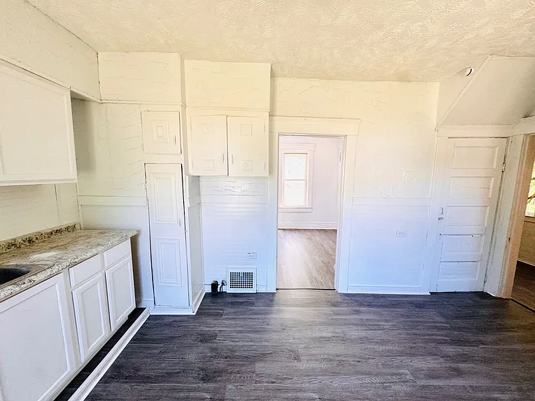 924 Ansel Rd — Photo 12