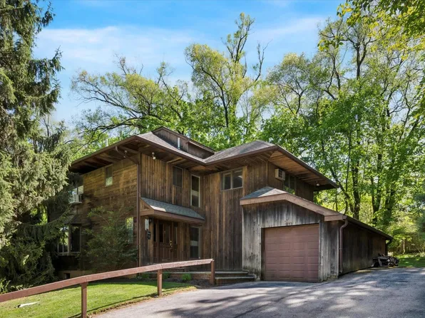 7704 Cresheim Rd, Philadelphia, PA 19118