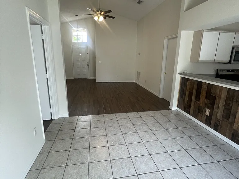 2910 Cool Breeze Cir — Photo 5