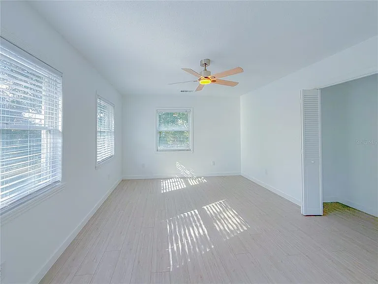 2827 Sanctuary Ln — Photo 36