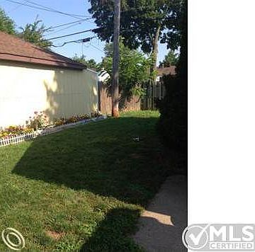 Fenced Yard